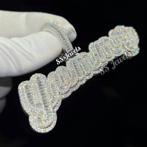 จี้รูปตัวอักษรประดับเพชรแบบกำหนดเองสำหรับทั้งชายและหญิง CVD HPHT iced Baguette ของขวัญวันเกิดที่สมบูรณ์แบบสำหรับผู้ชายในสไตล์ฮิปฮอป - Product Image 3