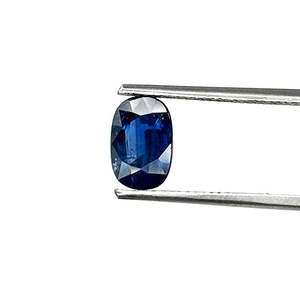Saphir bleu naturel non traité de Bangkok 3,02 carats, taille émeraude, pierre précieuse brute, matériau opale avec couleur violette - Product Image 2