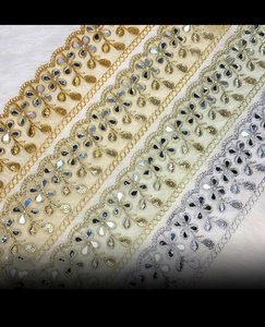 Fabriqué sur mesure pour la beauté et les détails, nos lacets brodés sont destinés aux accessoires de mariée et aux designs de mode personnalisés. - Product Image 4