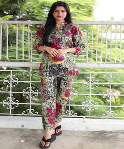 Fusion de la mode: Salwar Kameez de style pakistanais-Fusion de styles traditionnels et modernes, créant un VÊTEMENT de mode chic et élégant - Product Image 4