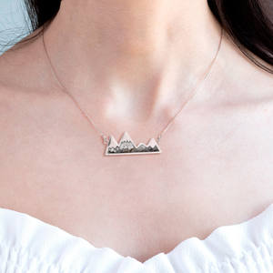 Collier Montagne enneigée, pendentif en pierre de turquoise verte, collier en pierres précieuses, collier de montagne pour femmes - Product Image 5