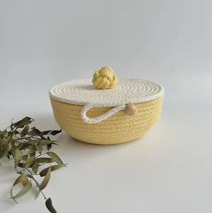 Cesta de cuerda de algodón amarillo redondeado de aspecto moderno con tapa, regalo perfecto para bebé, cuerda de algodón, cesta de almacenamiento para guardería a la venta - Product Image 1