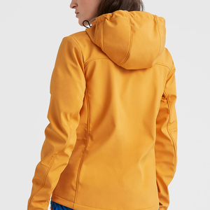 Chaquetas de concha blanda de caballo de invierno de buena calidad, chaqueta con aislamiento de logotipo impreso personalizado, chaqueta Softshell Core para mujer - Product Image 4