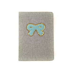 Patch thermocollant en chenille brodé à la main en forme de nœud mignon pour chapeaux et accessoires de mode - Product Image 4