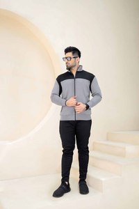 Conjunto Deportivo Personalizado para Hombre con Logotipo, Sudadera y Pantalones Deportivos Multicolores con Estilo Tie-Dye, Ropa Urbana de Moda para Hombre por EVERGLOW - Product Image 2