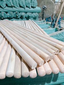 ไม้กวาดขนแปรงธรรมชาติ ทำจากไม้ยูคาลิปตัสในเวียดนาม ขนาด 120x2.2+ ซม. ราคาโรงงาน คุณภาพควบคุม - Product Image 3