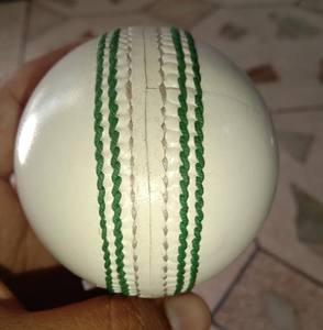 100% nuevo juego de cuero de calidad de 6 pelotas de críquet de cuero blanco sin sello para pelotas de críquet de práctica interior y exterior - Product Image 4
