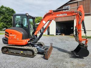 Excavatrice compacte diesel Kubota KX040-5 haute performance avec une puissance hydraulique élevée pour l'agriculture, le paysagisme et le travail du terrain - Product Image 3