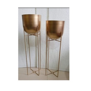 Maceta de metal Mayorista Exportador Diseño personalizado Maceta de hierro galvanizado hecha a mano con soporte - Product Image 3