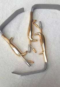 Retracteur manuel de sein MayoMed, style TEBBETTS, pointe dentelée avec guide lumineux et aspiration, utilisation en hôpital, soins intensifs, certifié ISO13485 - Product Image 3