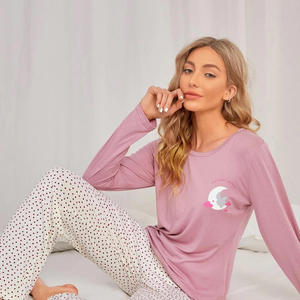 Tops gráficos con pantalones cómodos Pijamas de algodón para mujer Conjunto largo de invierno personalizado para mujer - Product Image 1
