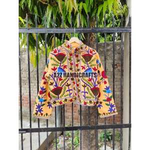 Chaqueta bordada Suzani hecha a mano india para mujer, abrigo de invierno en tela TNT, bata de estilo corto, regalos personalizados para mujer - Product Image 1