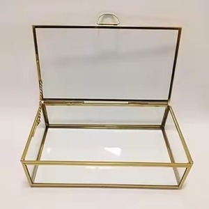 Boîte de rangement pour bagues en verre avec cadre en métal fait à la main, design d'arrivée, décoration d'intérieur, cadeau de la Saint-Valentin, boîte à bijoux en verre - Product Image 5