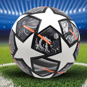 Balón de fútbol de PVC negro de alta calidad Sialkot, tamaño 5, Balón de entrenamiento diario profesional para exteriores para adultos, niños, partido oficial bajo - Product Image 1