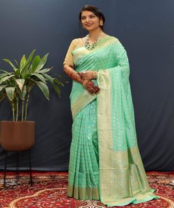Prêt-à-porter Traditionnel Banarasi Khadi Sari Costume en Soie avec Broderie pour Fêtes et Mariages Indiens Prix de Gros - Product Image 1