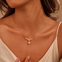 Collar de Perlas con Alas de Ángel Vintage, Acero Inoxidable, Chapado en Oro de 18K, Cadena Delicada y Brillante, Elegante Collar con Colgante de Perlas para Mujer