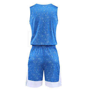 Ensemble complet d'uniformes de basketball élégants pour hommes – Maillot et short respirants et légers de haute qualité – Tenue de sport idéale pour le jeu - Product Image 3