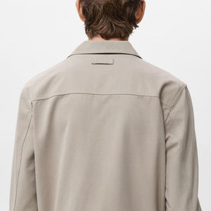 แจ็คเก็ตบอมเบอร์ผู้ชายแบบกระดุม ปรับแต่งได้ แฟชั่นสตรีท เสื้อคลุมลำลองคลาสสิก ผ้าระบายอากาศดี รับผลิตแบบ OEM - Product Image 6