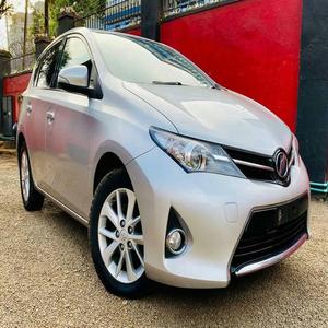 Fresco y limpio Toyota Auris automático sin historial de accidentes con volante a la izquierda y derecha Venta caliente en stock - Product Image 5