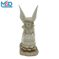 Statue de jardin féerique en résine solaire avec globe en verre craquelé, lumière LED extérieure pour pelouse, patio, cour