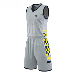 Uniforme de baloncesto para hombre de la mejor calidad, conjunto transpirable de poliéster 100% fabricado en Pakistán - Product Image 1