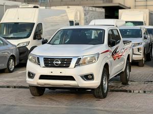 2019 Nissan Navara Pickup cambio automatico 4L motore benzina pelle scura interno sinistro in lega di alluminio auto usata - Product Image 4