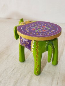 Taburete de Elefante de Madera Artesanal con Diseño Vibrante Pintado a Mano, Mesa Decorativa Multiusos con Incrustaciones de Hueso - Product Image 3