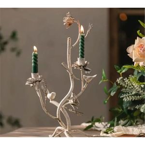 เชิงเทียนโลหะสไตล์นอร์ดิก รูปดอกบัวสีทอง พร้อมกิ่งไม้ประดับ สำหรับตกแต่งล็อบบี้โรงแรมหรูหราและห้องนั่งเล่นที่บ้าน - Product Image 4