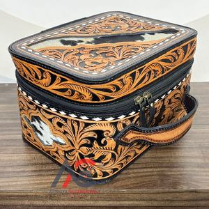 Organisateur de cosmétiques personnalisé de grande taille 2025, multifonctionnel, rangement essentiel pour le maquillage, étui à cosmétiques en cuir artisanal pour femmes avec poignée - Product Image 1