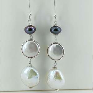 Pendientes Colgantes de Plata de Ley 925 Hechos a Mano con Perlas de Agua Dulce Negras, Perlas Barrocas en Forma de Moneda, Diseño de Araña Elegante - Regalo - Product Image 2