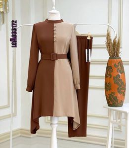 Ensembles de coordination d'hiver chics et modestes pour femmes en tissu chaud de couleur unie douce avec ajustement personnalisé pour le style musulman indien et pakistanais - Product Image 1