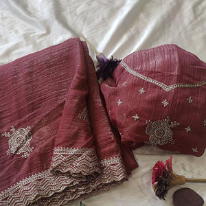 Saree en soie croquante douce et riche et brillante à double ombrage avec tendance - Product Image 1