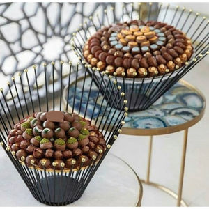 Cuenco para servir chocolate con alambre de Metal negro de la mejor calidad, soporte para postres dulces para catering de Hotel, plato para servir chocolate a la venta - Product Image 1