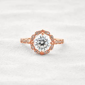 Anillo de compromiso de oro de exportador indio con certificado de diamante único y opciones de personalización para mujeres disponibles para la venta - Product Image 6