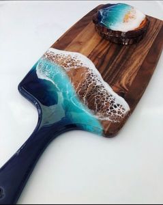 Elégant plateau en résine et planche à découper en bois pour servir du pain au fromage, de la viande et des fruits lors des dîners de famille - Product Image 6