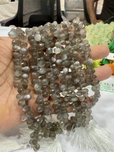 Pierre de lune grise naturelle à facettes Briolette Tear Drops Perles 8 pouces Strand Taille 5-7mm Approx. Quartz Gemstone Couleur Coussin Coupe - Product Image 2