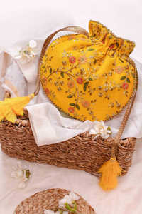 Sac Potli de créateur fait à la main Pochette de mariage indienne avec Zari Work de Ladiesclutches And More - Product Image 3