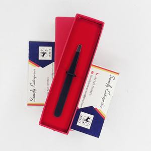 Pinzas de Cejas de Acero Inoxidable de Alta Calidad, Hechas a Mano, de 1.5 mm, Color Negro Mate, Punta Inclinada, Sostenibles - Product Image 2