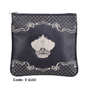 Almohada bordada de cuero de calidad superior, bolsos religiosos Tallit, forro de PVC, cierre de cremallera, logotipo personalizado, fabricante indio - Product Image 3