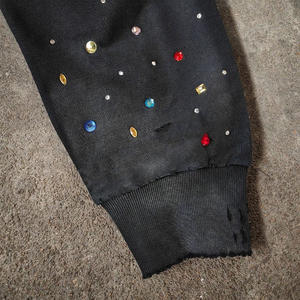 เสื้อฮู้ดสตรีทแวร์ผ้าฝ้ายแท้ 100% ล้างแล้ว ตกแต่งด้วยอัญมณ์ พร้อมโลโก้สกรีนแบบทำเก่า สไตล์แฟชั่นคนเมือง ขายส่ง - Product Image 5