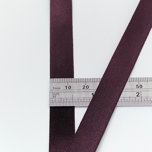 Ruban en satin rouge bordeaux foncé uni de 1-1/2 pouce pour emballage cadeau, tissu tissé, finition lisse, vente en gros, 100 % nylon - Product Image 2
