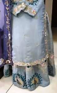 Costumes indiens haut de gamme non cousus brodés à la main de créateur moderne pour femmes de style traditionnel pour les fêtes - Product Image 3