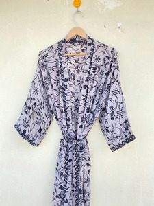 Kimono de seda blanco y negro para mujer 100% seda de secado rápido y suave tamaño libre para la temporada - Product Image 4