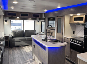 Meilleur!! Vente en gros de camping-cars et caravanes de voyage d'occasion, automatiques, diesel, 2020, 2022, 2023, 33BG / 26RL, Forest River Alpha Wolf - Product Image 4