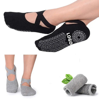 Vente en gros Logo personnalisé coton antidérapant paire femme antidérapant Pilates Yoga chaussettes pour femmes antidérapant