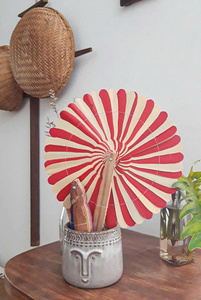 Éventail en feuilles de palmier fait main, éventail traditionnel en feuilles de palmier pour la décoration de table de mariage, logo personnalisé accepté au Vietnam - Mme Violet - Product Image 5