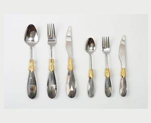 Classique Moderne Résine Poignées Couverts Couverts En Acier Inoxydable En Gros Métal Argenterie Ensemble Y Compris De Mariage Cuillère - Product Image 1