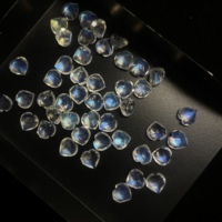 4mm 6mm 8mm Natürlicher Weißer Regenbogen-Mondstein Facettierter Herzschliff Blauer Feuer-Effekt Edelstein vom Hersteller Online Indien 2026