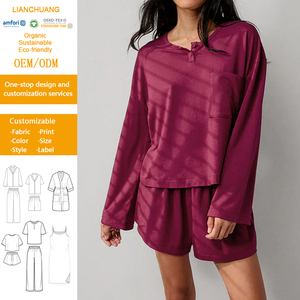 Completo Due Pezzi da Donna in Cotone Modal: Maglia a Maniche Lunghe Henley e Pantaloncini in Jersey Organico - Abbigliamento Sostenibile per Casa - Product Image 1