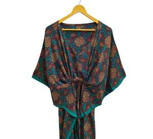 Robe kimono moderne en patchwork de soie, grande taille, couvre-bikini, vêtement de nuit, longue, faite à la main, vintage indienne, en soie recyclée, longueur genou - Product Image 5